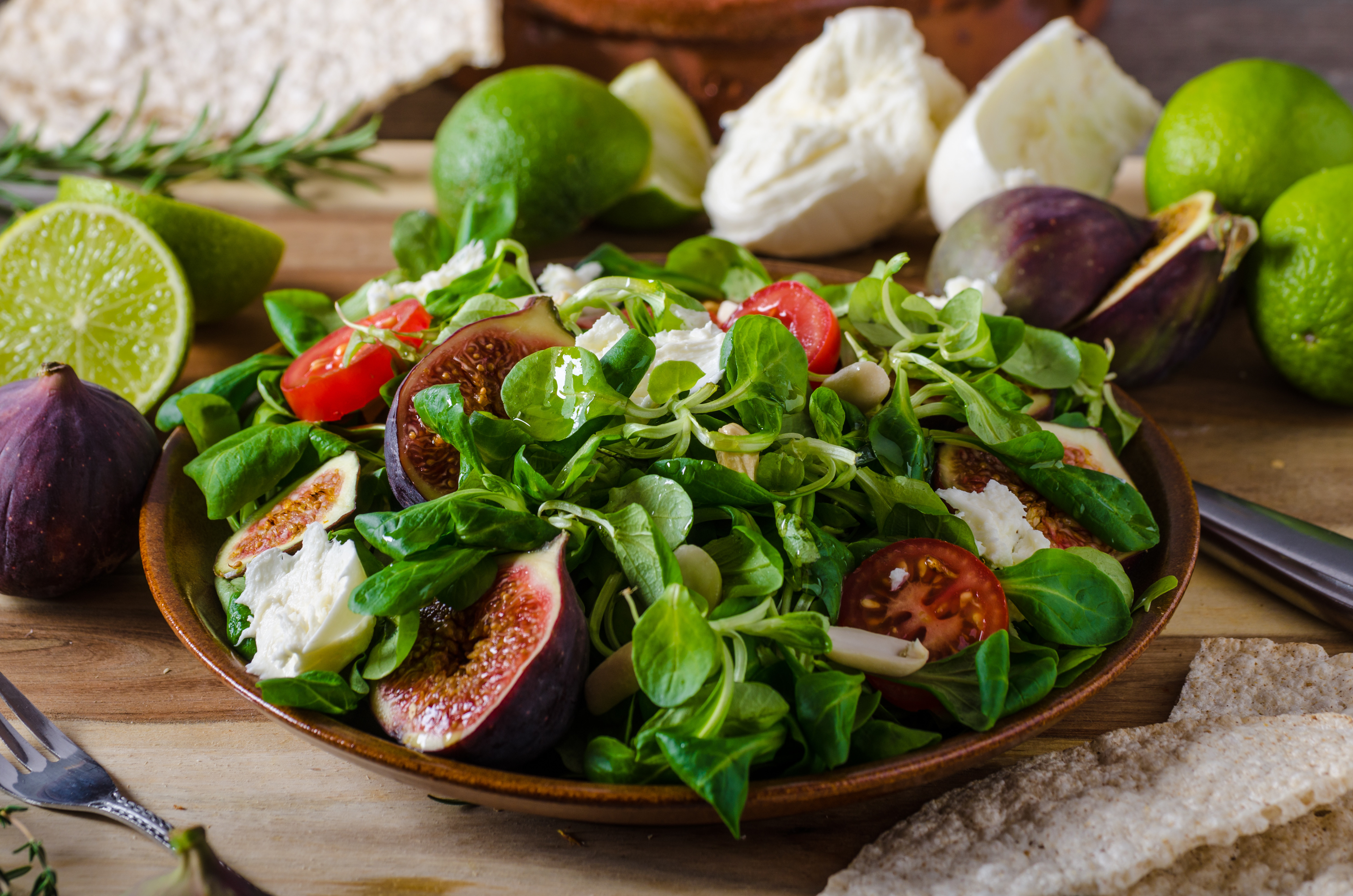 Figs lettuce salad, simple and delicious fresh summer salad