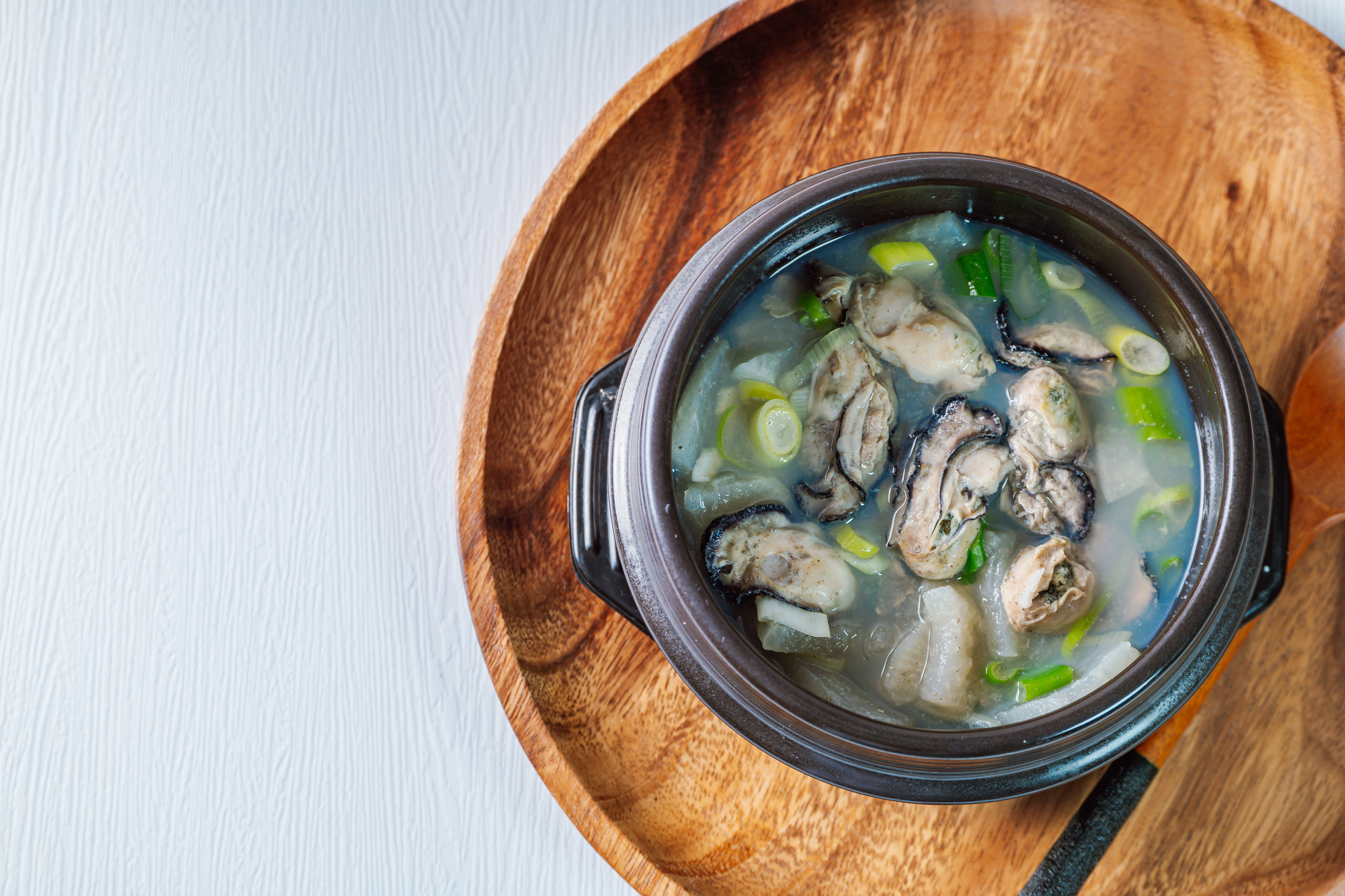 Gulguk, Korean style oyster soup : made by boiling fresh oysters with radish, bean curd, onion, anchovy, and mushroom. Add brown seaweed and chive to the soup to remove the fishy smell oysters are known for.